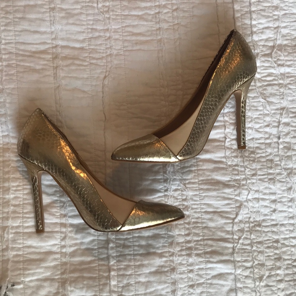 Just Fab gold pumps